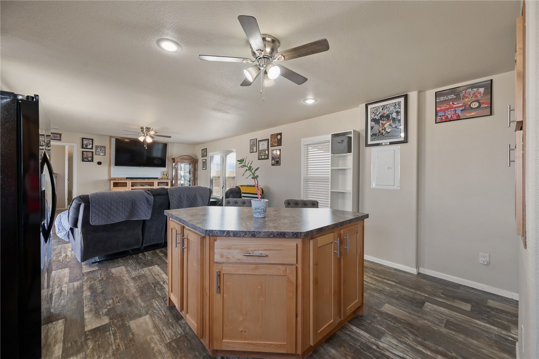 11330 Ali-Chuk Road Yucca, AZ 86438 - Photo 32 of 66 Kitchen
