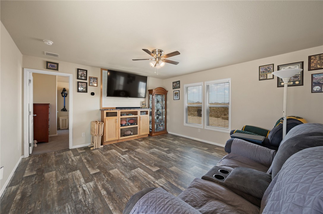 11330 Ali-Chuk Road Yucca, AZ 86438 - Photo 33 of 66 Living Room