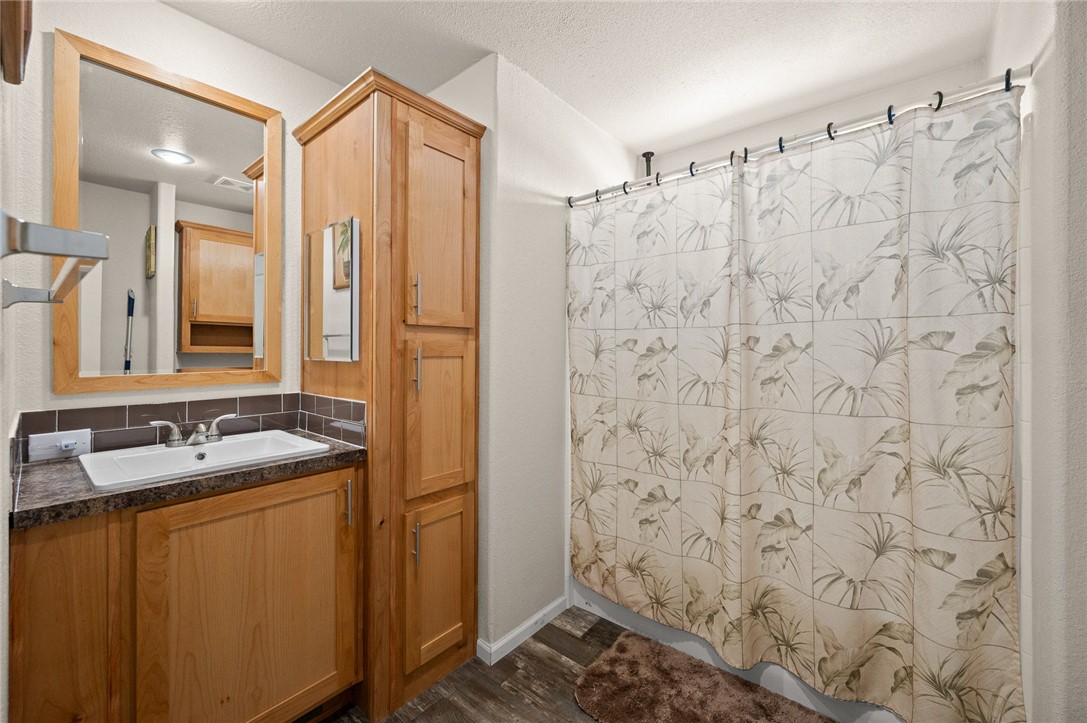 11330 Ali-Chuk Road Yucca, AZ 86438 - Photo 37 of 66 Bathroom