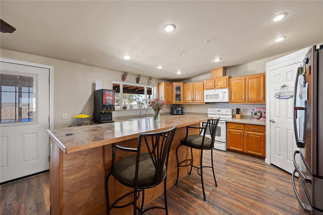 11330 Ali-Chuk Road Yucca, AZ 86438 - Photo 8 of 66 Kitchen