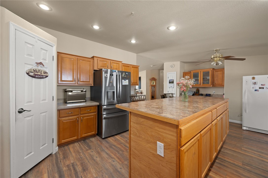 11330 Ali-Chuk Road Yucca, AZ 86438 - Photo 10 of 66 Kitchen