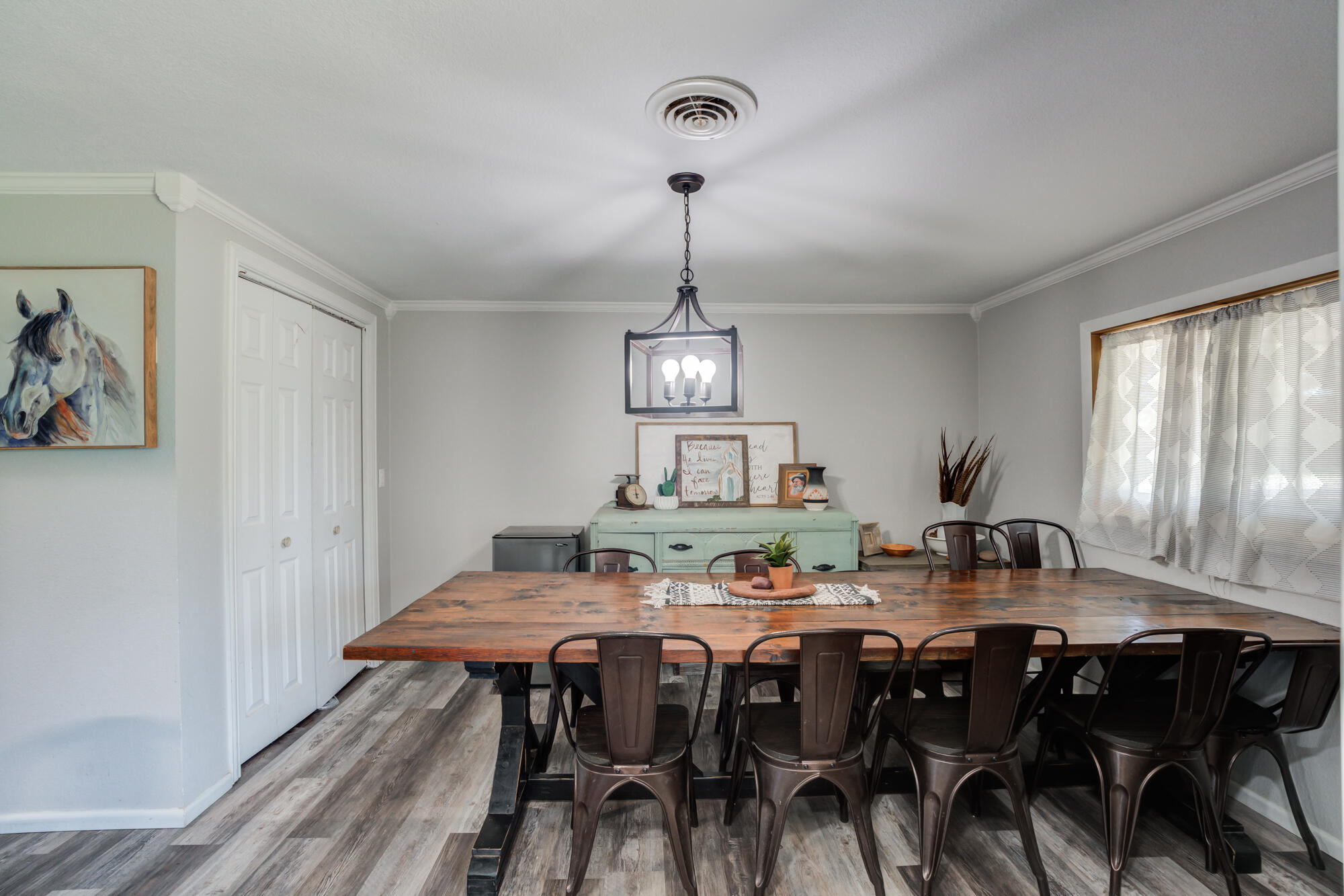 811 Borger Plainview, TX 79072 - Photo 17 of 32 811-Borger_Plainview-TX_15_Dining-Room