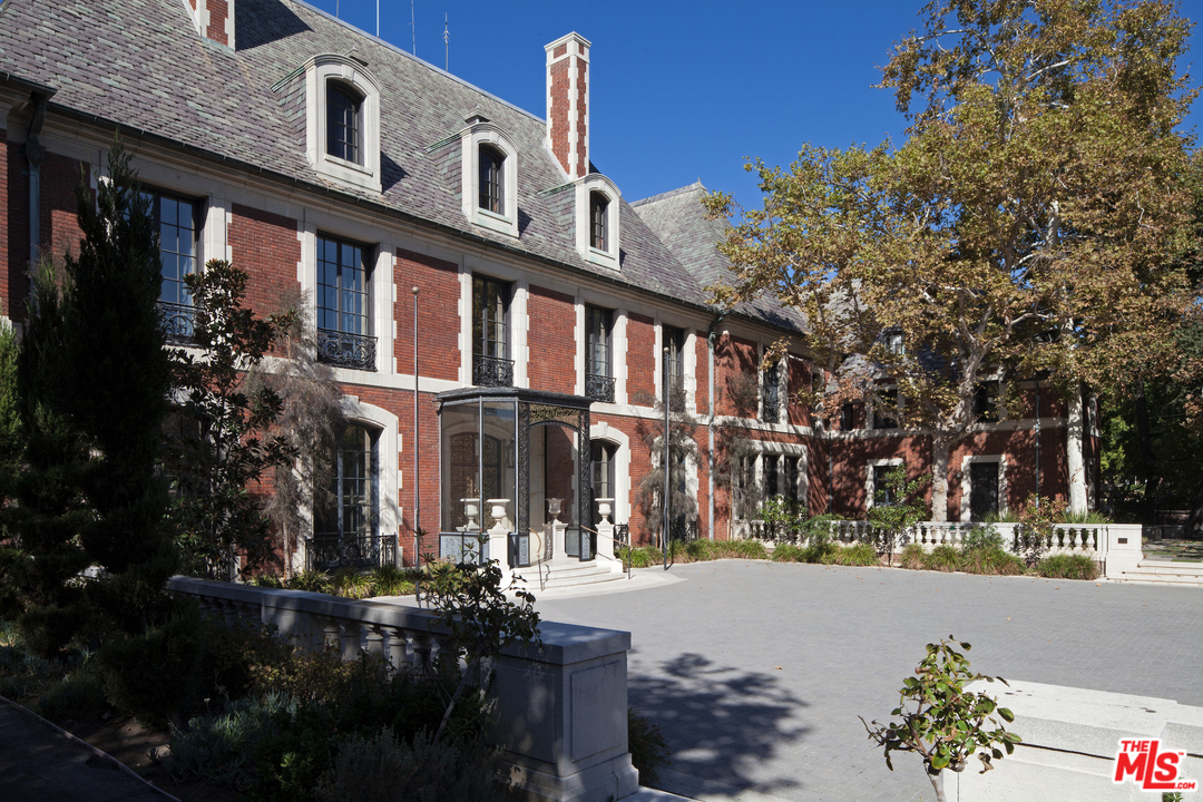 430 Madeline Drive Pasadena, CA 91105 - Photo 3 of 28