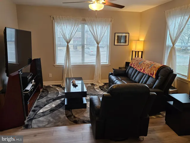 $2,950 | 404 West Wayne Avenue, Wayne, PA 19087