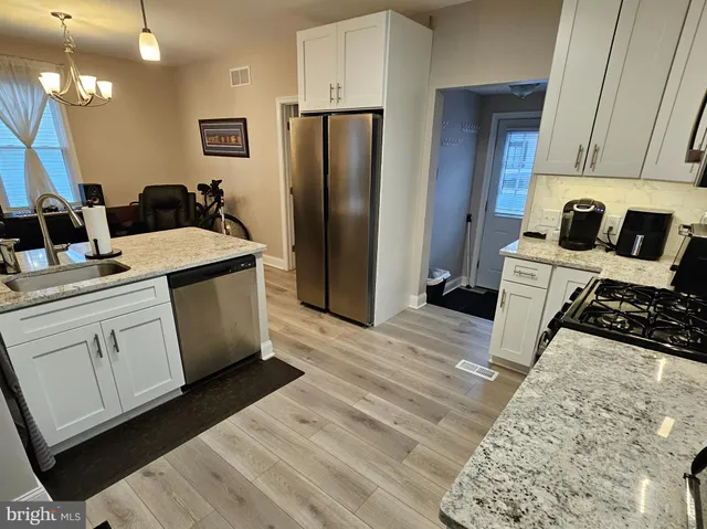 $2,950 | 404 West Wayne Avenue, Wayne, PA 19087