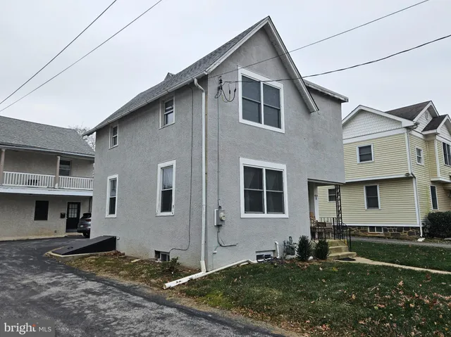 $2,950 | 404 West Wayne Avenue, Wayne, PA 19087