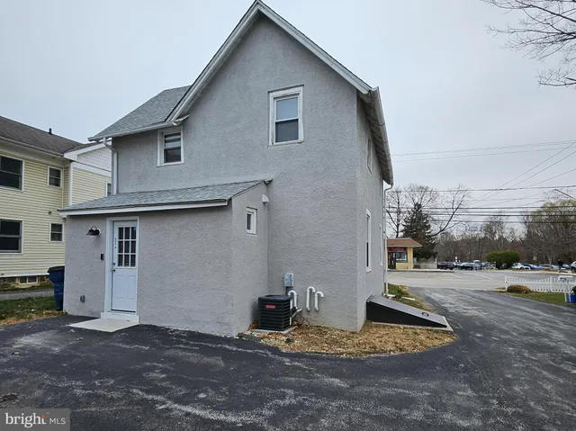 $2,950 | 404 West Wayne Avenue, Wayne, PA 19087