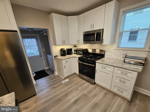 $2,950 | 404 West Wayne Avenue, Wayne, PA 19087