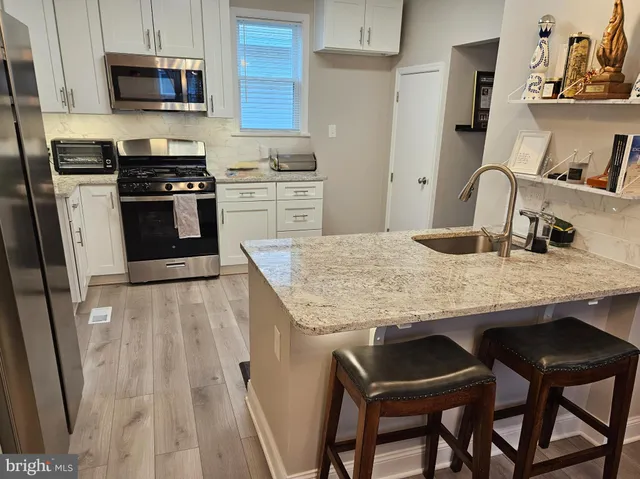 $2,950 | 404 West Wayne Avenue, Wayne, PA 19087