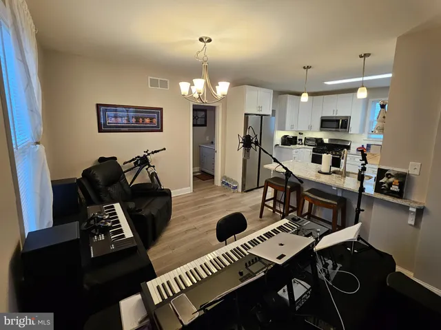 $2,950 | 404 West Wayne Avenue, Wayne, PA 19087