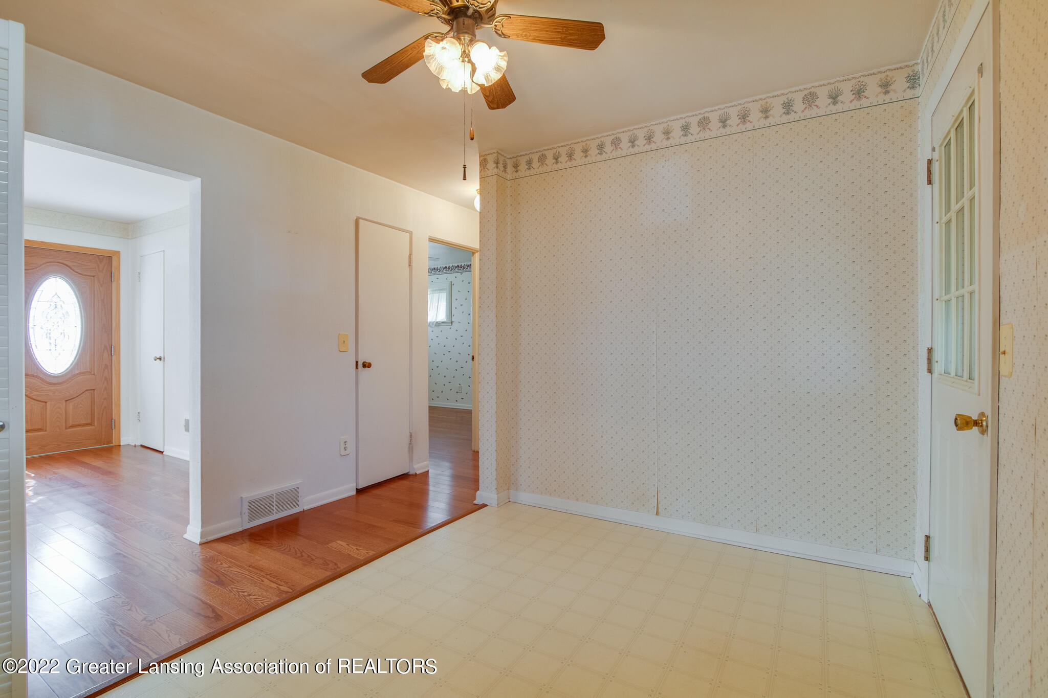 2712 Fairfax Road Lansing, MI 48910 - Photo 7 of 27 dining 2