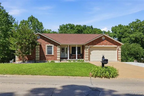 $415,000 | 6061 Plantation Drive, Hillsboro, MO 63050