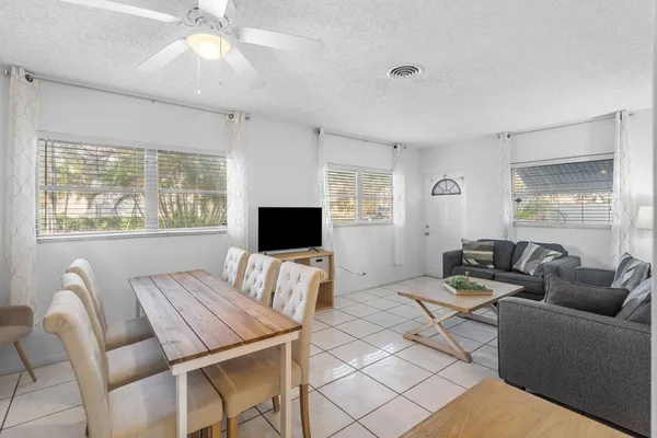 $1,850 | 262 Southeast 9th Avenue, Unit B, Deerfield Beach, FL 33441