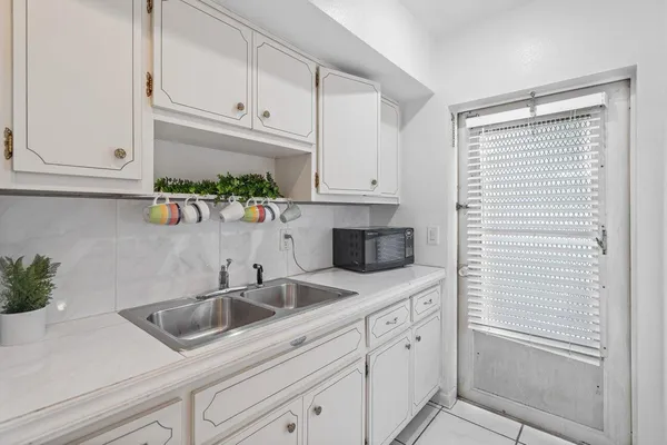 $1,850 | 262 Southeast 9th Avenue, Unit B, Deerfield Beach, FL 33441