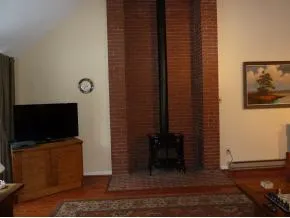 $2,100 | 42 Pleasant Drive, Grantham, NH 03753