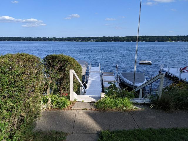 2500 Rockford Colony Lane, Delavan, WI 53115