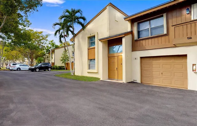 $370,000 | 11482 Southwest 109th Road, Unit 29C, Miami, FL 33176