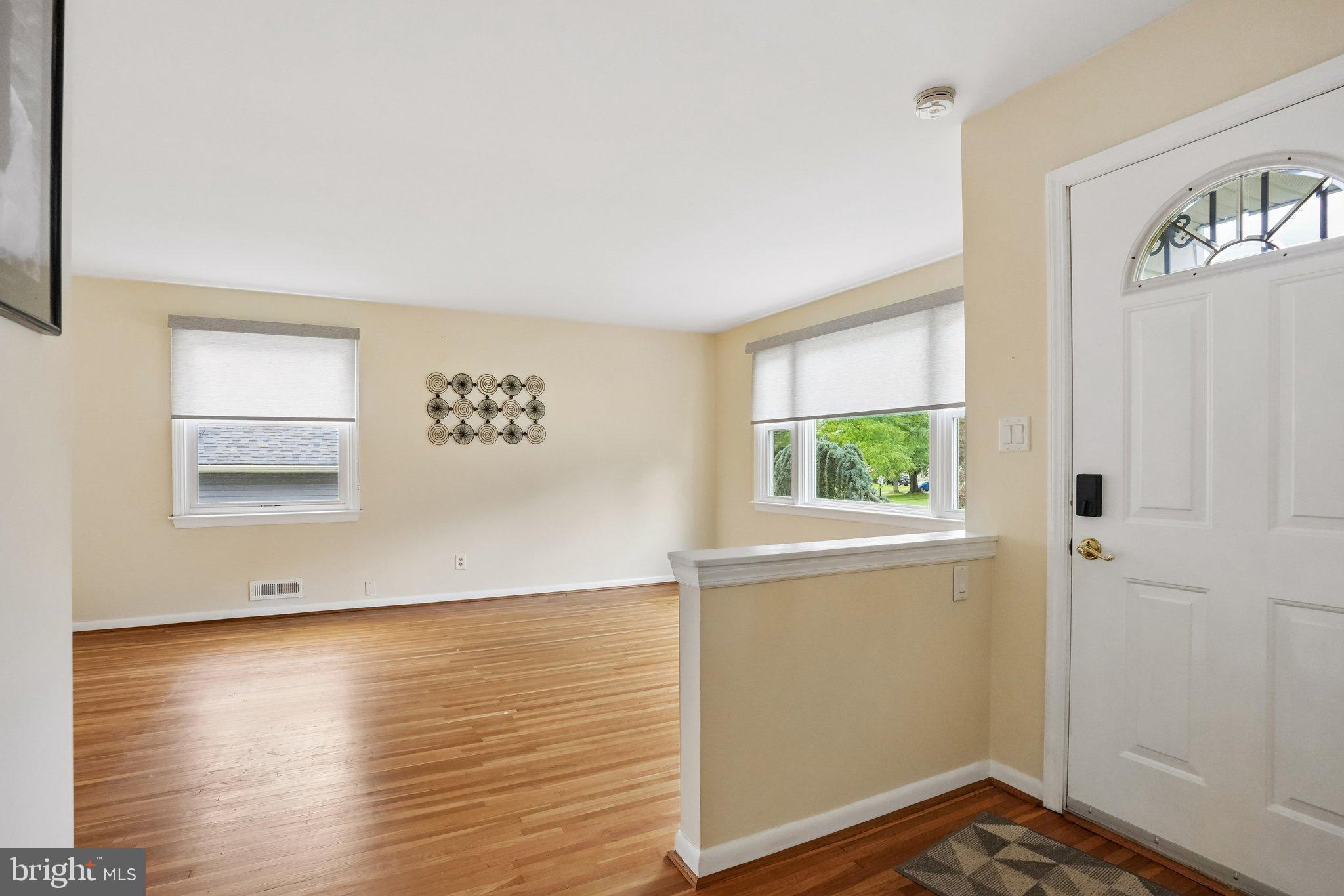 203 Covered Bridge Road Cherry Hill, NJ 08034 - Photo 5 of 30 Living Room
