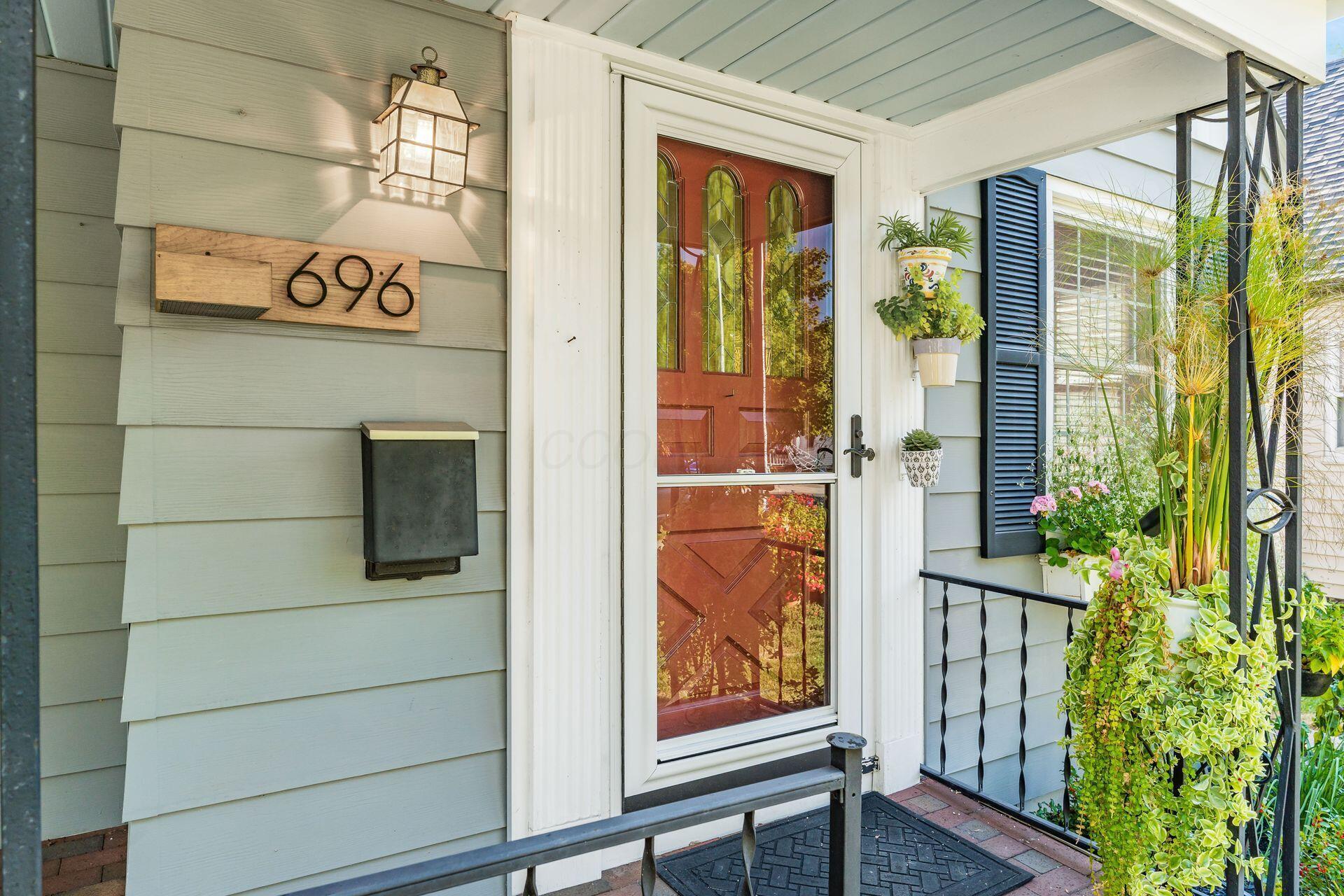 696 Vernon Road Columbus, OH 43209 - Photo 4 of 46 Front