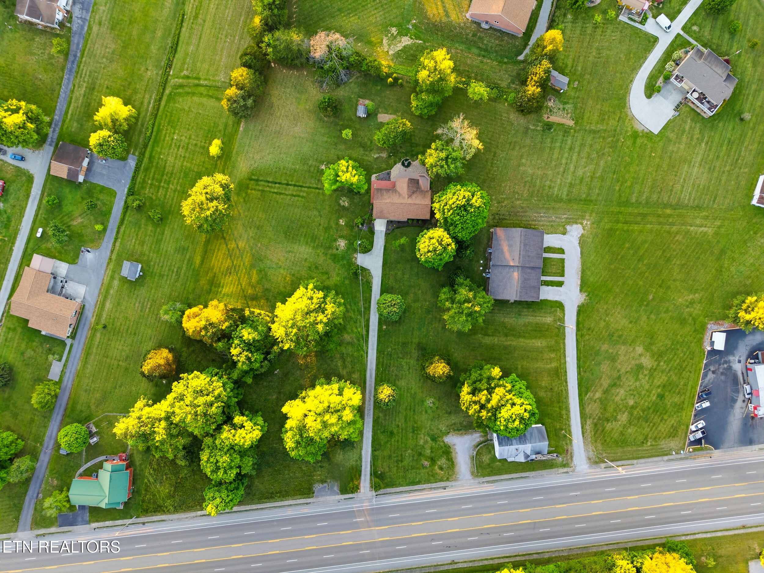 819 Rutledge Pike Blaine, TN 37709 - Photo 36 of 40 22_819_rutledge_pike_0062