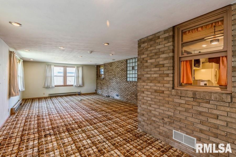 1903 46th Street Moline, IL 61265 - Photo 9 of 25 Gallery Image 9