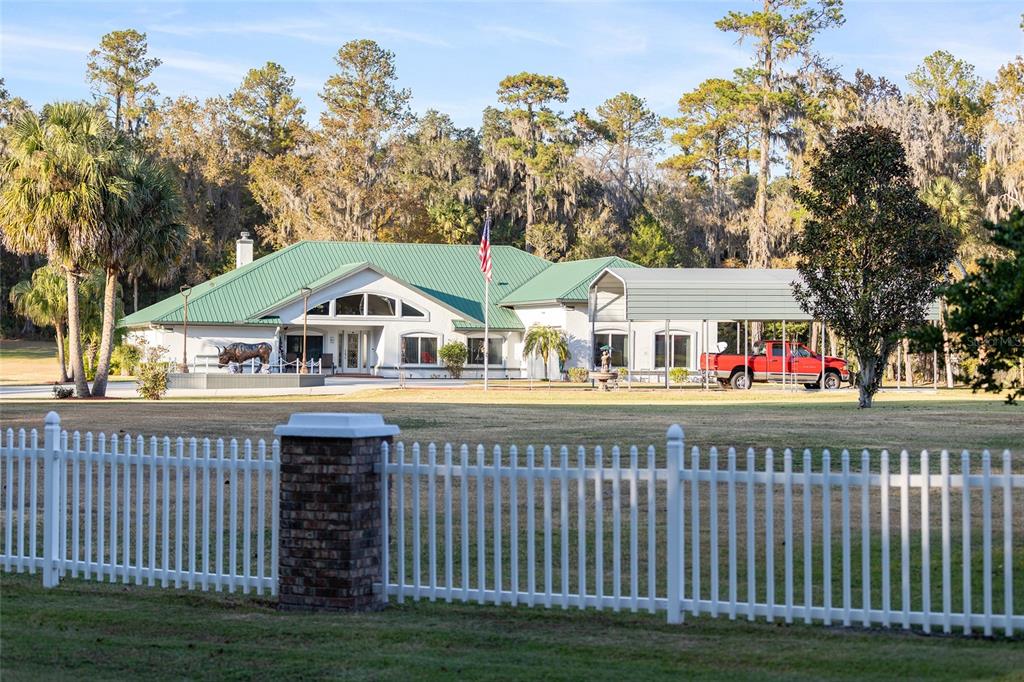 255 Southwest 96th Lane Ocala, FL 34476 - Photo 3 of 92