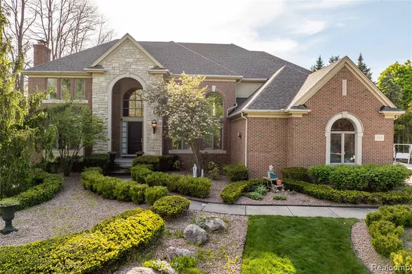 $1,399,900 | 5173 Serena Drive, Troy, MI 48098