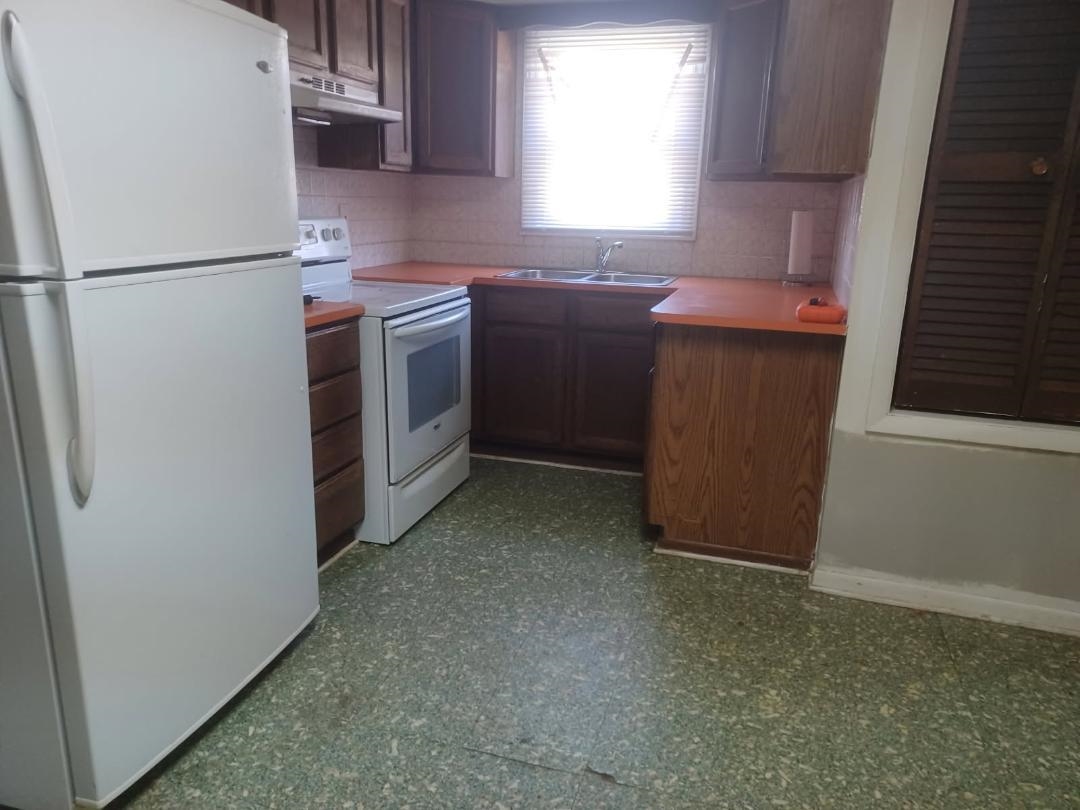 3074 East Atherton Road Burton, MI 48529 - Photo 3 of 9