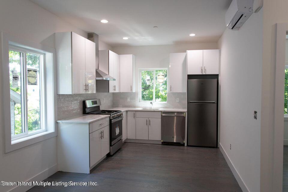 29 Ridgefield Avenue Staten Island, NY 10304 - Photo 2 of 68 4