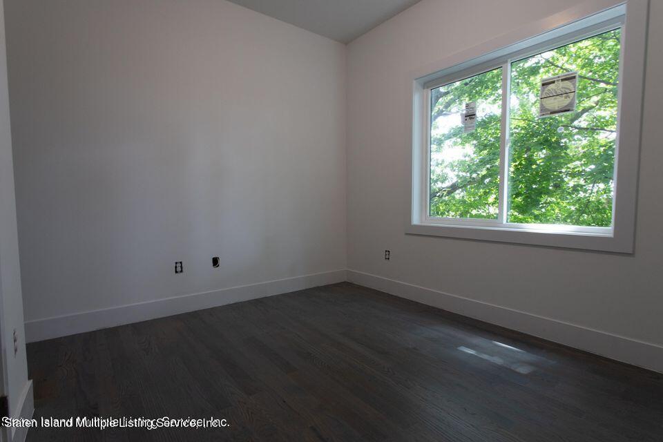 29 Ridgefield Avenue Staten Island, NY 10304 - Photo 7 of 68 9