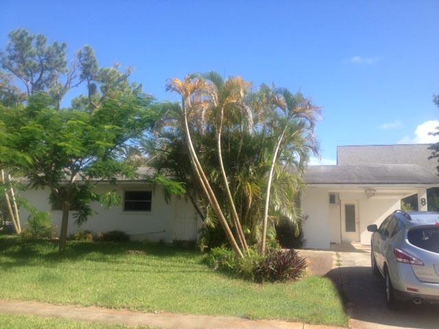 8 Ridgewood Circle Tequesta, FL 33469 - Photo 1 of 9 Exterior Front