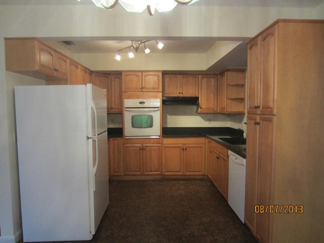 8 Ridgewood Circle Tequesta, FL 33469 - Photo 4 of 9 Kitchen