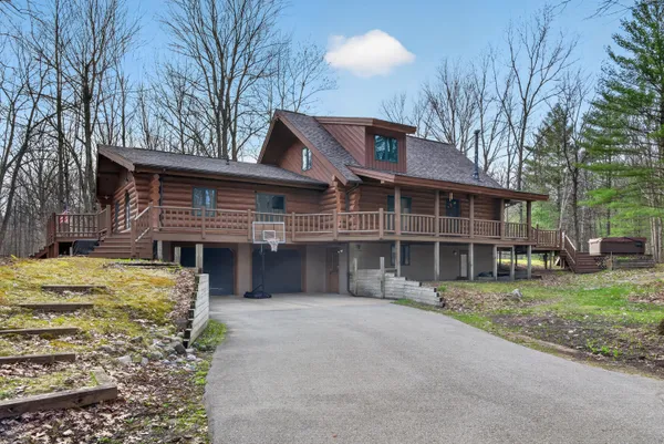$829,000 | 837 East Whitetail Drive, Midland, MI 48640