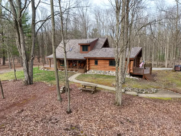 $829,000 | 837 East Whitetail Drive, Midland, MI 48640