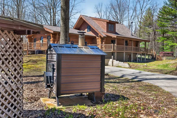 $829,000 | 837 East Whitetail Drive, Midland, MI 48640
