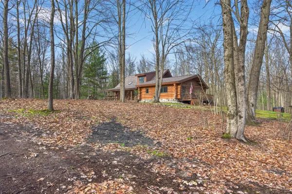 $829,000 | 837 East Whitetail Drive, Midland, MI 48640