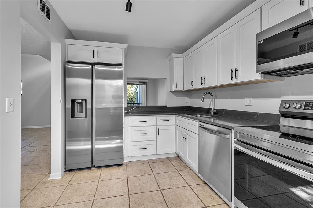 1508 Pelican Cove Road, Unit 231 Sarasota, FL 34231 - Photo 12 of 43