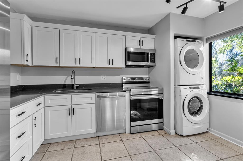 1508 Pelican Cove Road, Unit 231 Sarasota, FL 34231 - Photo 8 of 43
