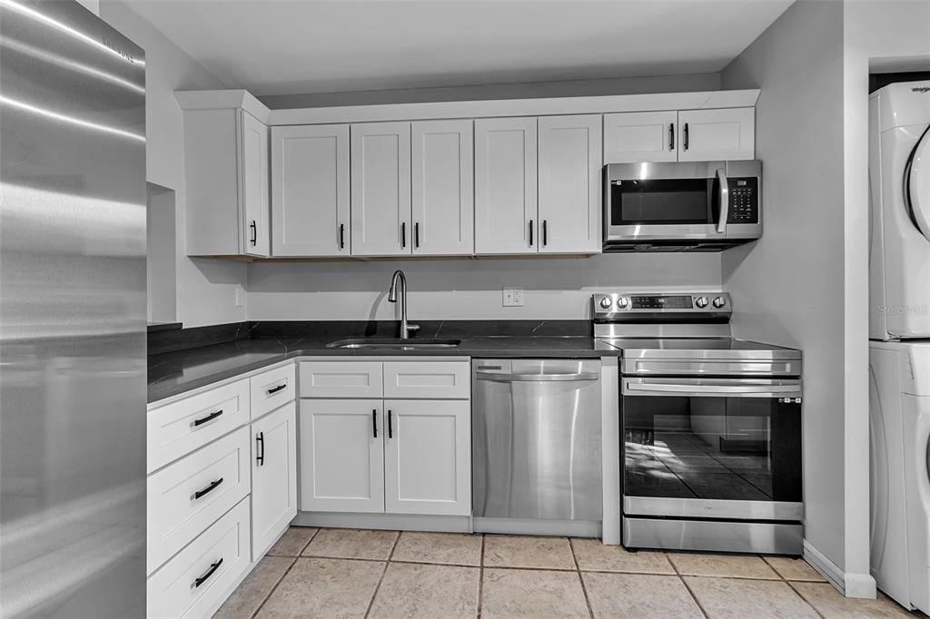 1508 Pelican Cove Road, Unit 231 Sarasota, FL 34231 - Photo 9 of 43