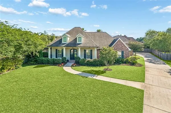 $685,000 | 205 Chateau De Brie, Mandeville, LA 70471