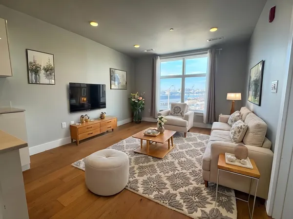 $3,400 | 250 Meridian Street, Unit 204, Boston, MA 02128