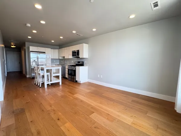 $3,400 | 250 Meridian Street, Unit 204, Boston, MA 02128