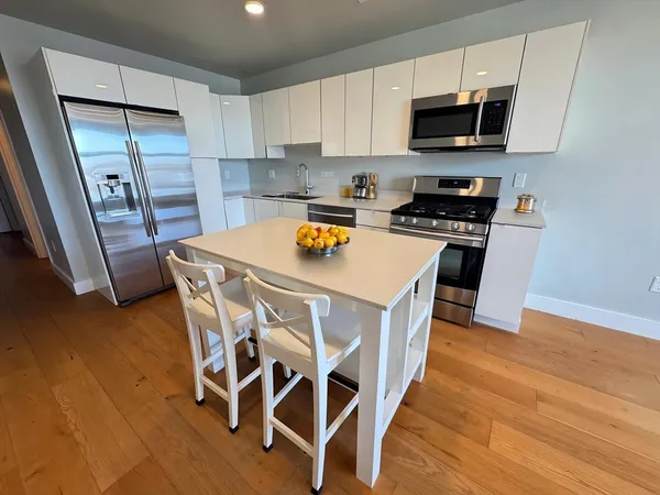 $3,400 | 250 Meridian Street, Unit 204, Boston, MA 02128