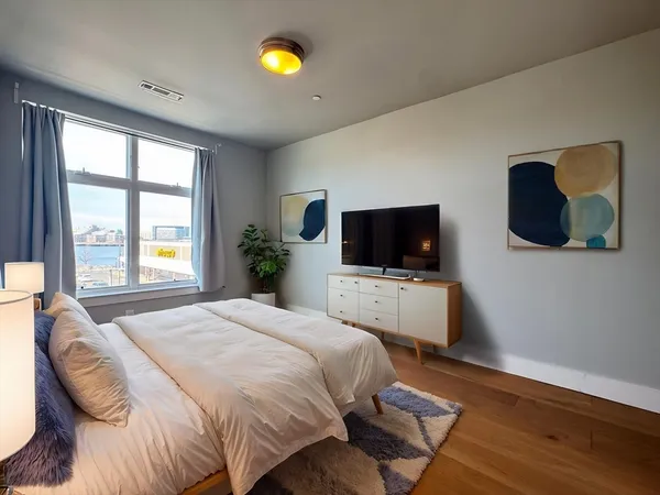 $3,400 | 250 Meridian Street, Unit 204, Boston, MA 02128