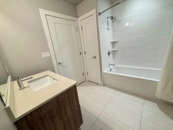 $3,400 | 250 Meridian Street, Unit 204, Boston, MA 02128