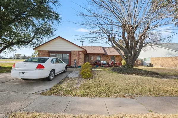 $189,900 | 1108 Savannah Drive, Ennis, TX 75119