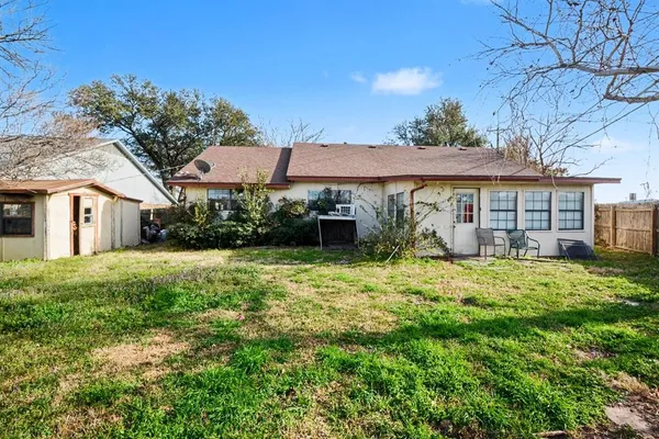 $189,900 | 1108 Savannah Drive, Ennis, TX 75119