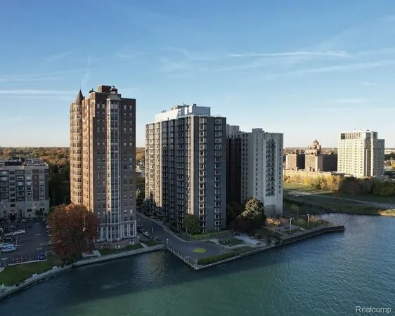 $165,900 | 8200 East Jefferson Avenue, Unit 803, Detroit, MI 48214