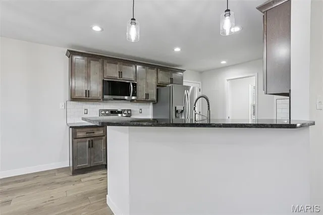 $369,900 | 513 Hamilton Drive, De Soto, MO 63020