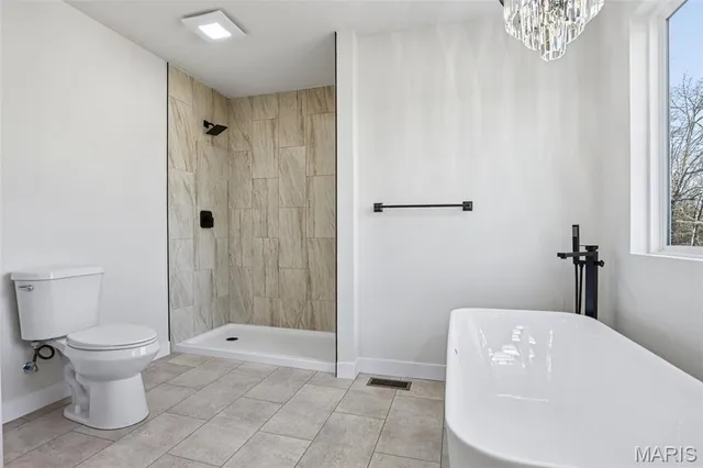 $369,900 | 513 Hamilton Drive, De Soto, MO 63020